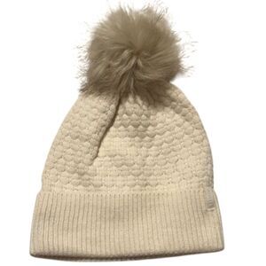 Athleta Cozy Does It Beanie Knit Pom Pom Womens OS Wool Ski Snow Vacation Cream